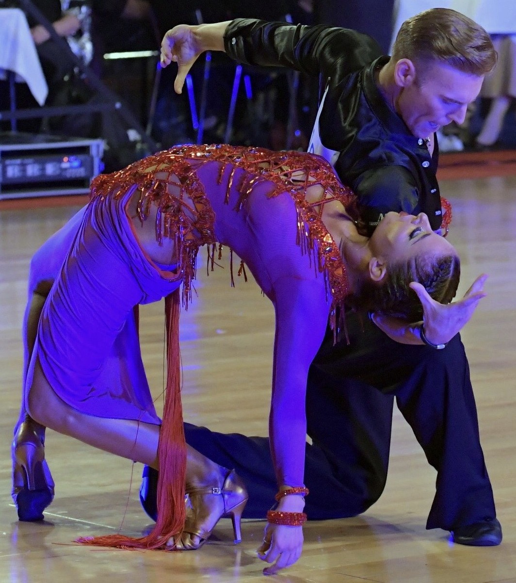 Claudia und Peter Latein-Pose